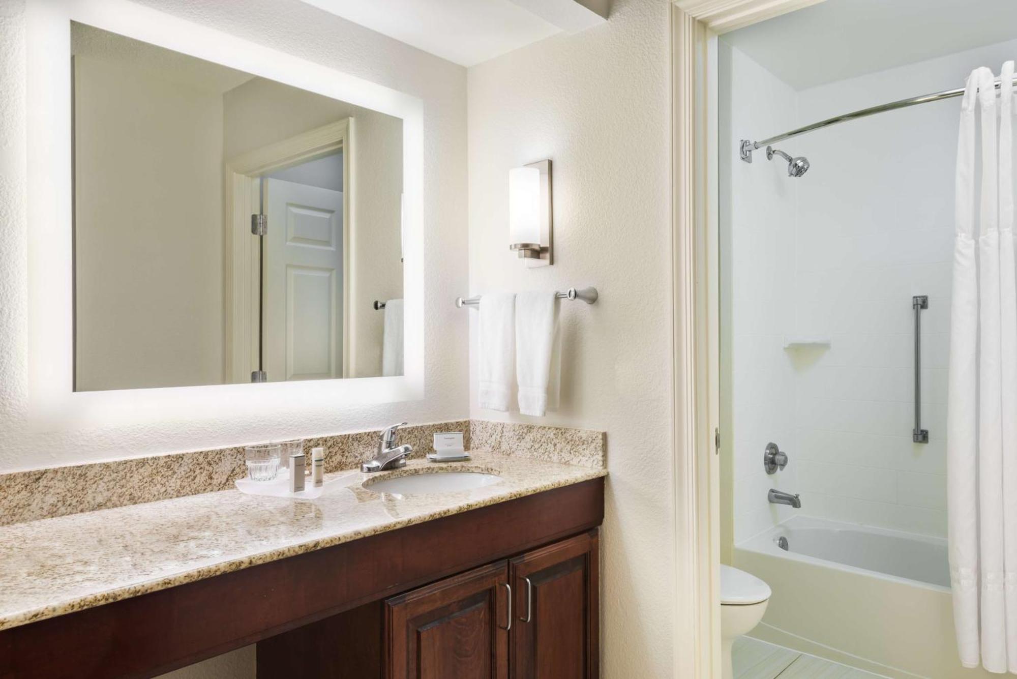 One-Bedroom King Suite Non-Smoking