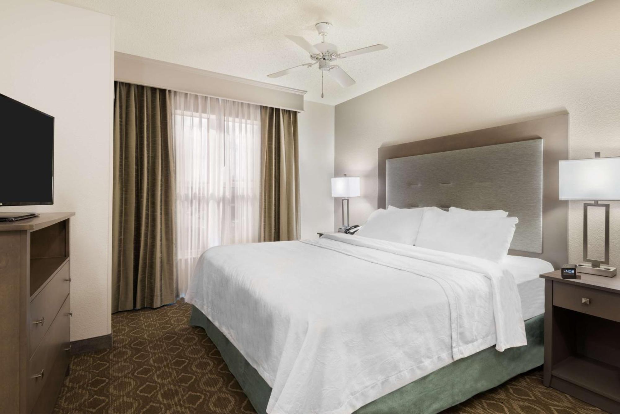 One-Bedroom King Suite Non-Smoking